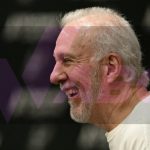 NBA圣安东尼奥马刺队主教练普波维奇，在一家当地餐厅晕倒-体育资源-体育博彩-体育投注策略网