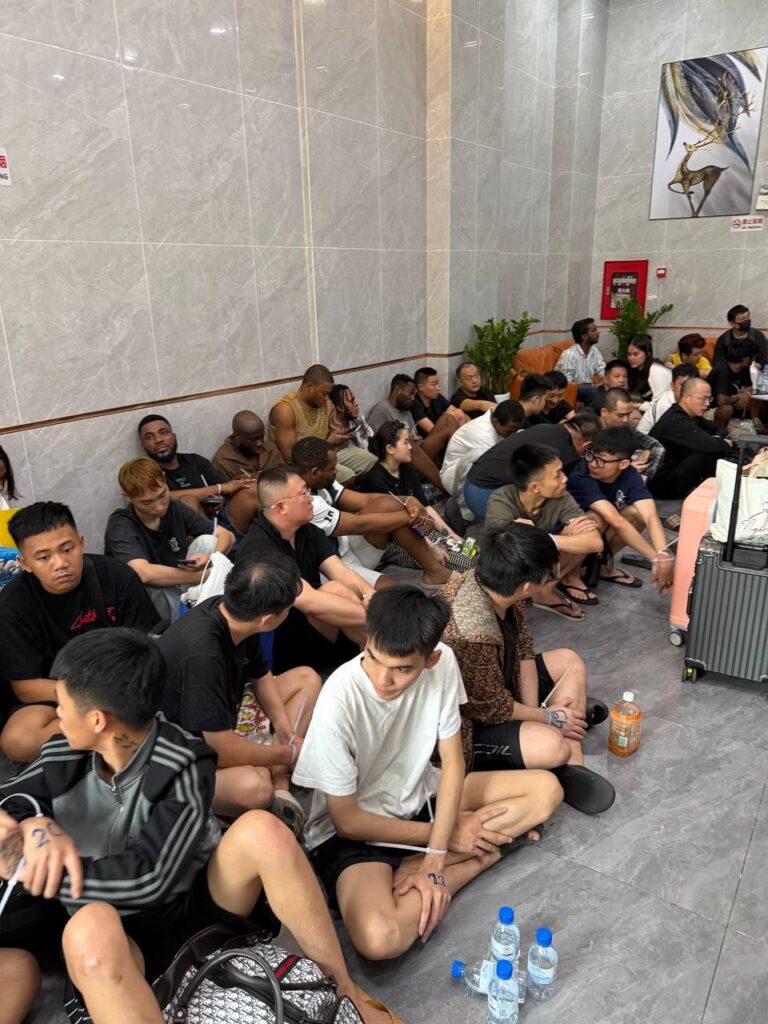 金边警方突袭公寓：捣毁电诈与毒品据点，逮捕55人-体育资源-体育博彩-体育投注策略网